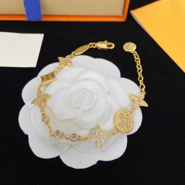 Classic Luxury Fashion Womens Bracelet Designer Charm Bracelet Five Leaf Grass Zircon Gold and Silver Bracelet Elegant Wedding Christmas Gift Box