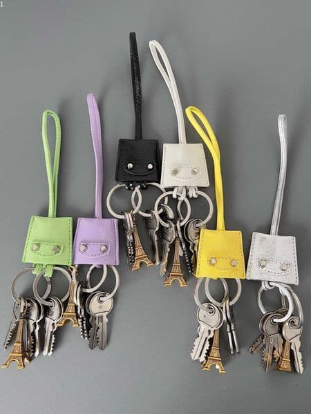 Keychains Lanyards Keychains Lanyards LE CITY Tower Pendant Keychain with Fine Grain Sheepskin Bag Pendant Old Silver Metal Accessories