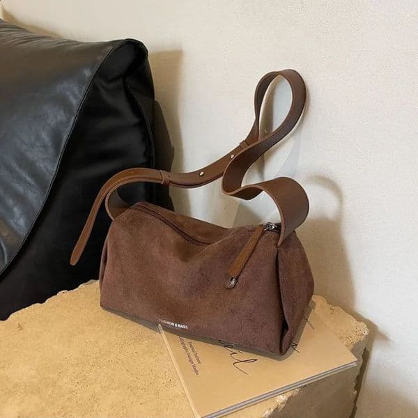 High Appearance Level Suede Bag Autumn and Winter Style Simple Fashion Crossbody Bag Vintage Niche One-shoulder Bag 240827