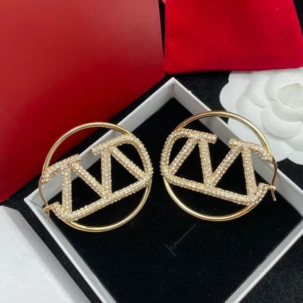 Chic High-End Hoop Jewelry Set Featuring Pearls and Diamonds Deluxe Display Case Included