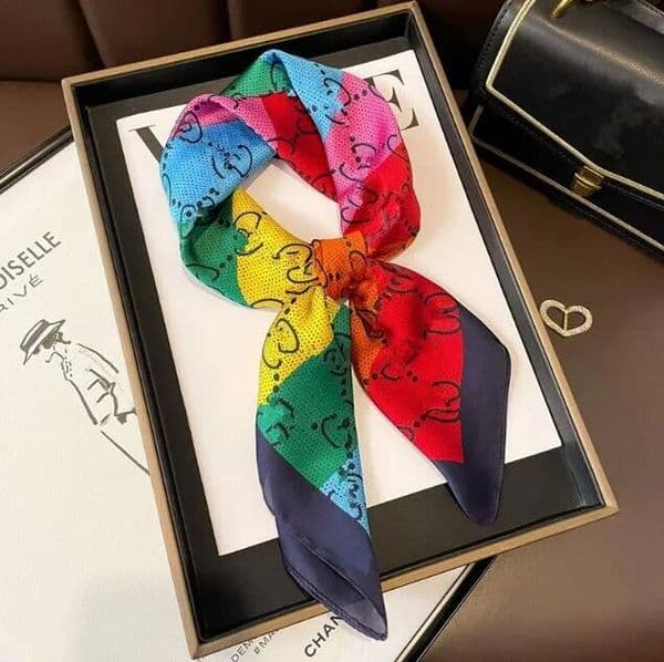 Scarves 2024 Women Real ral Silk Headscarf Print Kerchief Beach for letter Lady Neckscaf Bandana 70x70CM