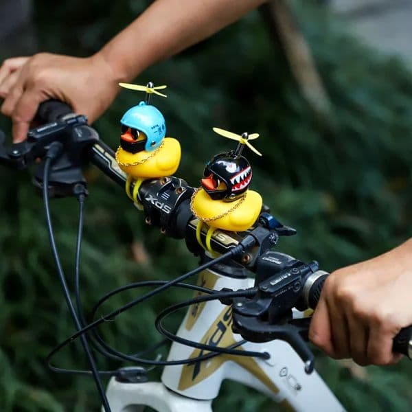 Car new Cute Duck with 2025 Helmet Broken Wind Small Yellow Duck Bike Motorcycle Helmet Riding Cycling Decor Car Ornaments Accessories