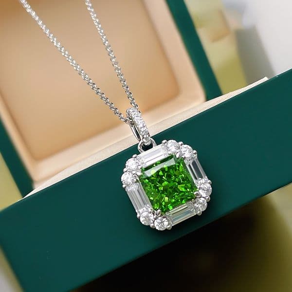 Choucong Brand Designer Square Pendant Luxury Jewelry 925 Sterling Silver Princess Cut Emerald CZ Diamond Party Promise Women Beach Women Clavicle Necklace Gift