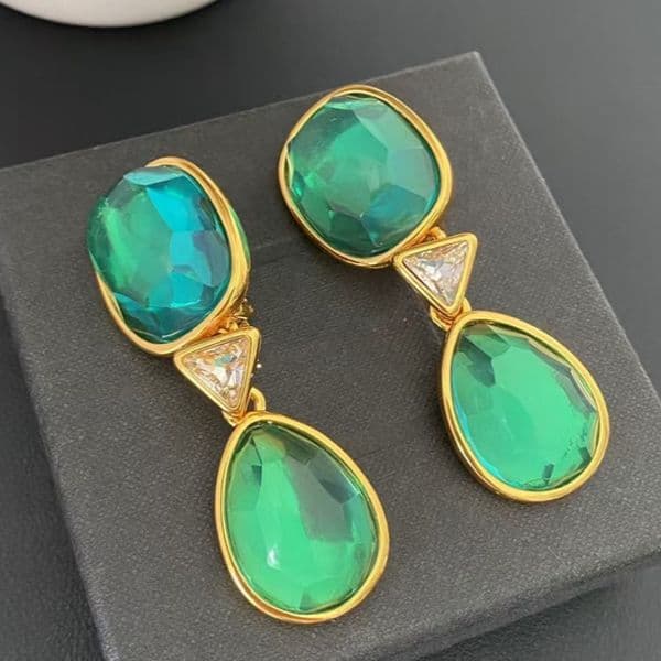 New Women New Luxury Designer Earrings High Quality Yellow Gold Plated Green Diamond Earrings Clips On for Girls Women for Party Wedding Nice Gift