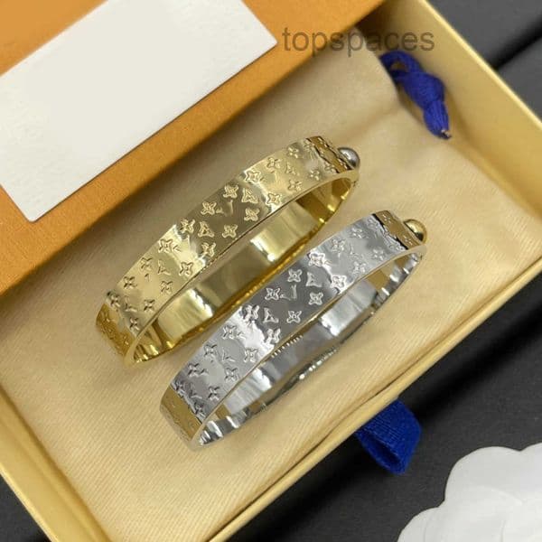 Designer Jewelrys Designer Bangle Bracelet Classic Luxury Jewelry 18K Gold 925 Silver Plated Titanium Steel for Women Men Cuff Letter Clover Charm Bracelet Wedding
