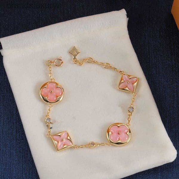 Designer luxury women charm bracelets pink month-of-pearl 18k gold charms bracelet designers never fade women wedding party accessories
