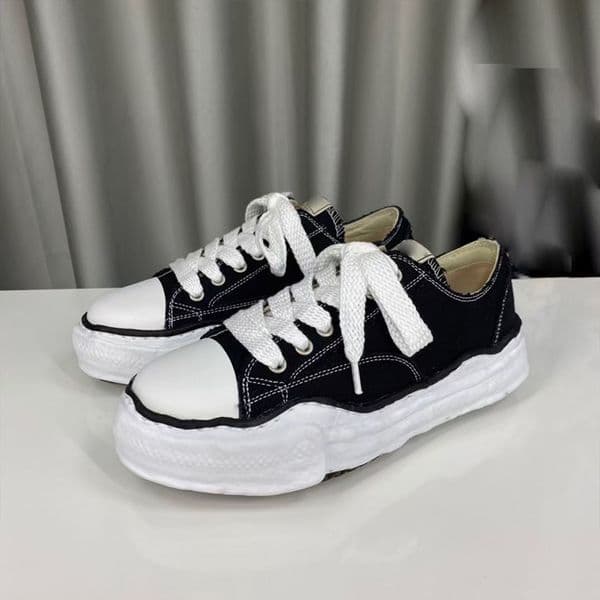 Designer Sneakers Flats shoes unisex Canvas leather lace-up Trim shaped Toe women luxury designers shoe rubber cap factory footwear