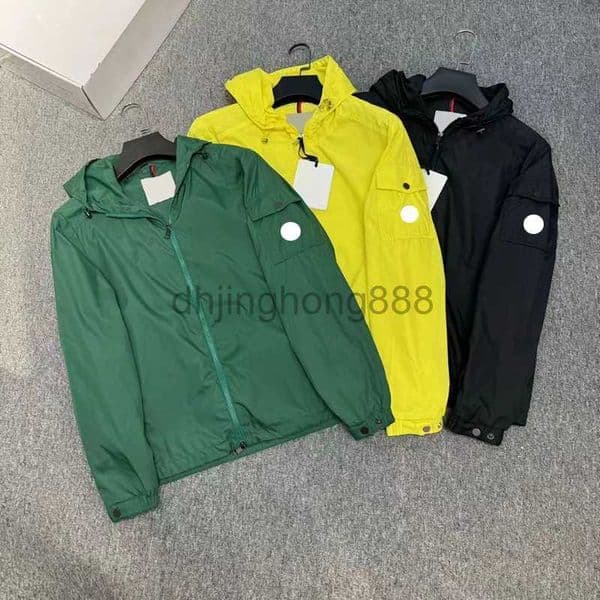 Mens Designer Jacket Fashion Designer Hooded Men Jacket Spring Summer Thin Windbreaker Jacket Raincoat Coat Arm NFC Badge Pocket Badge Men Jackets Size 1--6