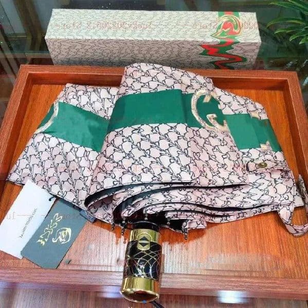 luxury designer brand umbrella G letter print Umbrella Lady Waterproof Windproof Sun Shade Travel Portable UV Protection Three-folding Umbrellas With Box — detail 1