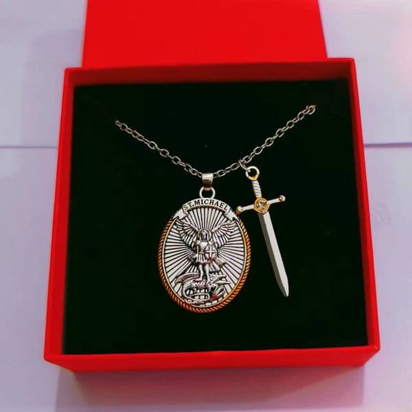 Zibi cross-border Amazon creative Jesus necklace shield Knight retro pendant men's jewelry wholesale jewelry