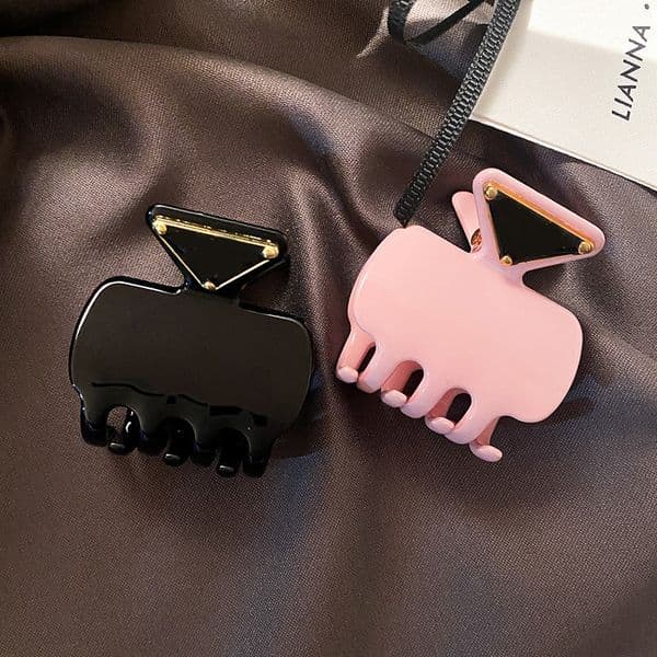 Barrettes Hair Clips Brettes Designer Metal Hair Clip Classic Triangle Black Luxury Letters Women High Quality Gift Hairjewelry Hair Accessories