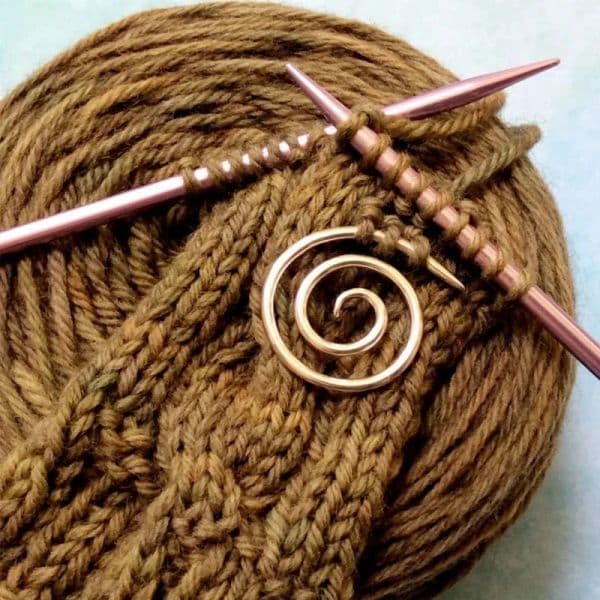 1PC Spiral Cable Knitting Needles Metal Circular Bent Tapestry Crochet Pins Stitch Holders DIY Sewing Accessories Knitting Tools