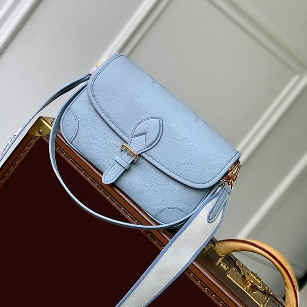 Luxury Cowhide Designer Shoulder Bag for Women - 24cm Crossbody Handbag With Box L011B