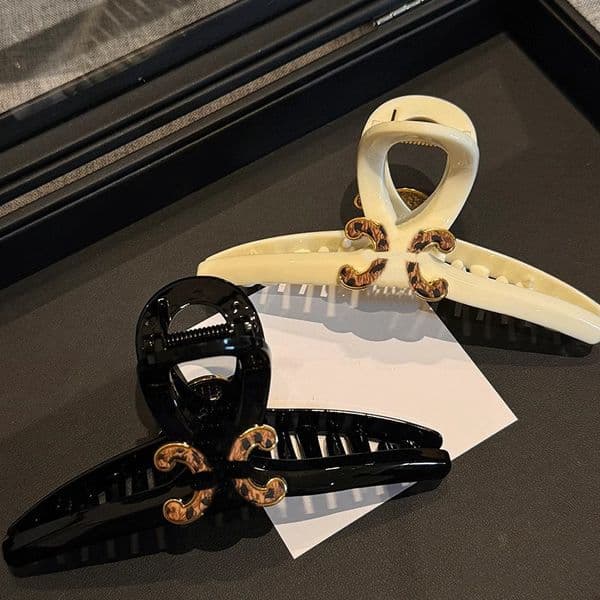 Gorgeous Fashion Forward Hair Clips Exquisite Black Cream Colored Hair Accessories Adorned With Intricate Leopard Print Decorations Hair Clamps AA