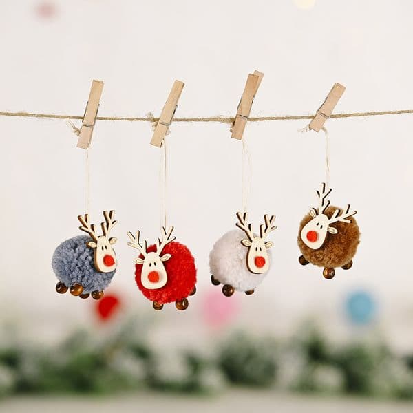 Adorable 2 Wooden Reindeer Christmas Tree Decorative Ornament - Unique Cartoon Design for Festive Ambiance