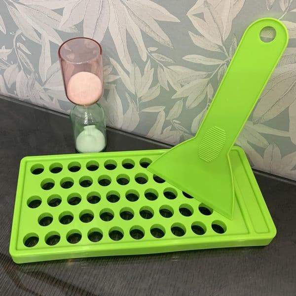 1 Set Lip Balm Crafting Kit Filling Tray Plastic DIY Handmade Lip Gloss Making Tray Spatula Set for Home Accessories
