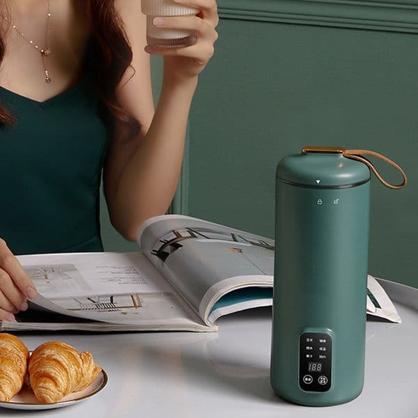 MNE-726Q Mini Soymilk Maker 300W Juicer Free Filter Design Single Household Small Portable Wall Breaker 220V 50Hz