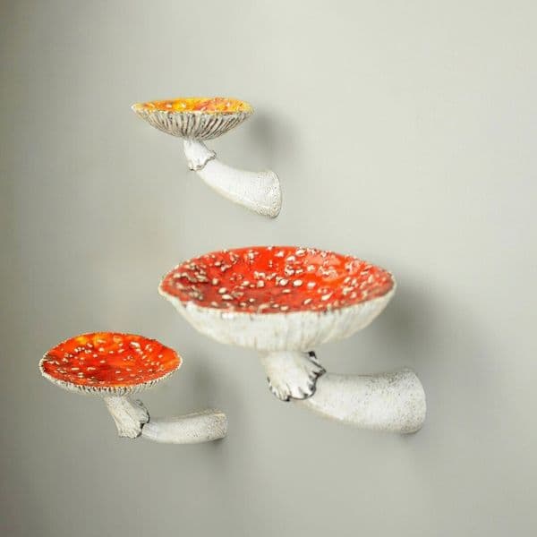Mushroom Hanging Shelf Whimsical Floating Resin Craft Rack Wall Mounted Rustic Resin Crafts Wall Decor for Bedroom Living Room