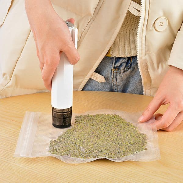 Electric Vacuum Storage Pump for Travelling Home Clothes Food Saver Vacuum Bags Sealer Machine Mini Bag Sealer Packing Bags