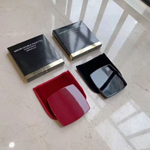 Pocket Mirror Double Miroir Double Facettes With Logo 6.7cm Portable Make up Women Magnifying Mirrors Mini Luxury Letters Classic Folding Double Sides Mirror