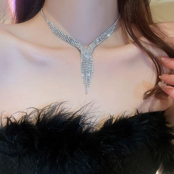 Luxury Sparkling Stones Setting Elegant Charming Choker Necklace Lovely Tassels Design Girls Party Accessories Jewelry Set