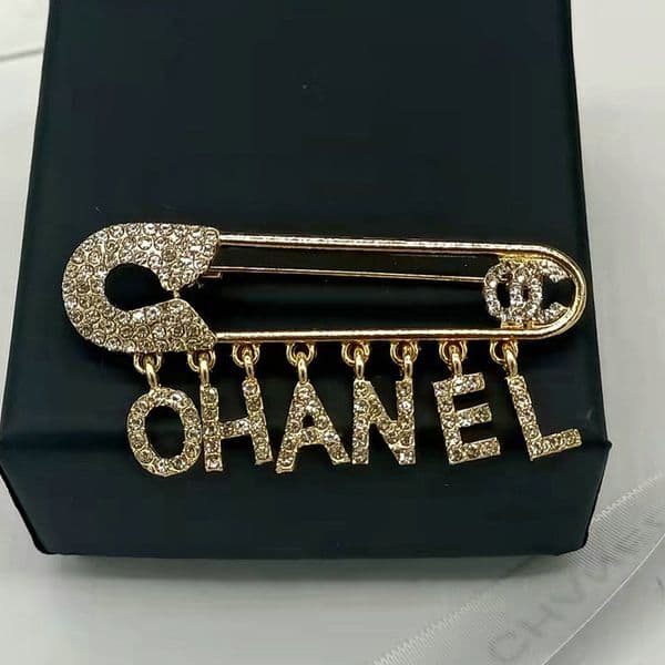 Designer Pearl Brooches Fashion Mens Womens Brand Pendant Brooche Sweater Suit Brought Pin Clothing Jewelry Accessories