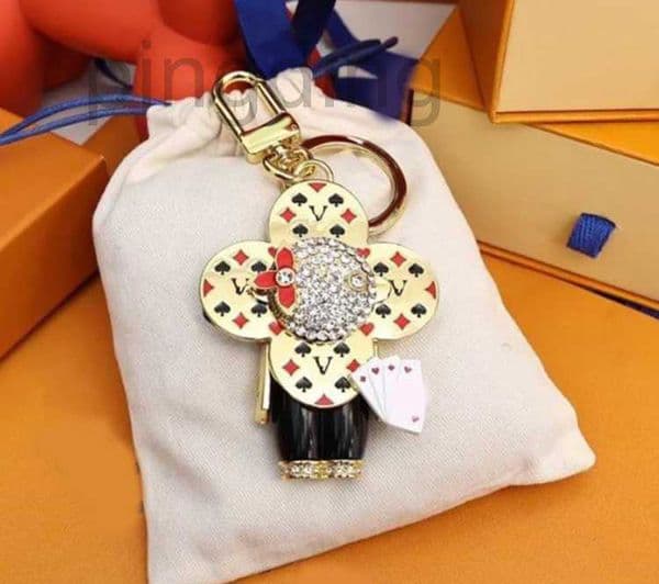Keychains Lanyards Design bag charms luxury designer couples key chain New Sunflower Key ring Pendant Cute Panda key holder Fashion accessories for women men04