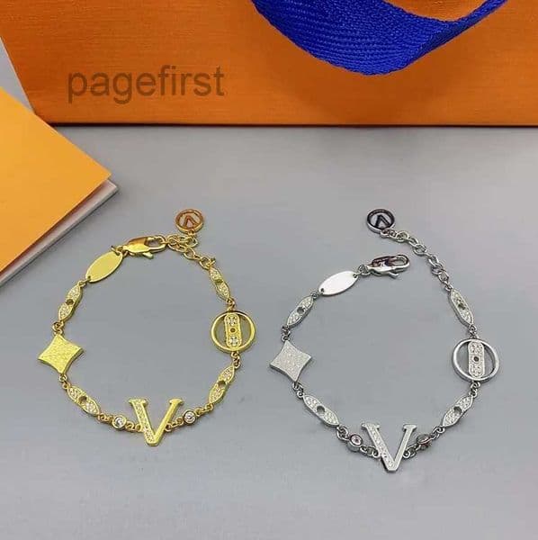 Luxury designer Like elegant ladies bracelet gold silver fashion letter pendant clover bracelet wedding high quality jewelry original box