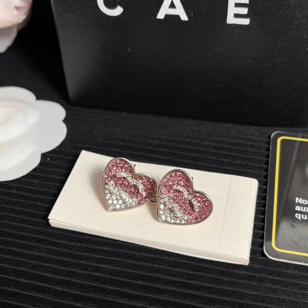 Luxury Heart Diamond Stud Earrings Exquisite Style Womens Charm Earrings Cute Fashion Designer Brand Jewelry High Quality Earrings With Stamp b311
