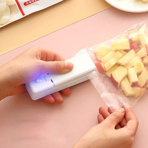 2-in-1 USB Mini Bag Sealer Chargable Heat Sealers Rechargeable Handheld Vacuum Heat Sealers Cutter for Plastic Bag Storage Food