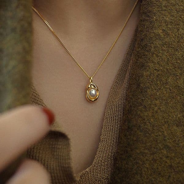 Dainty Gold Plated Natural Pearl Choker Necklace Irregular Pearl Necklace With Pendant Fashion Women Jewelry