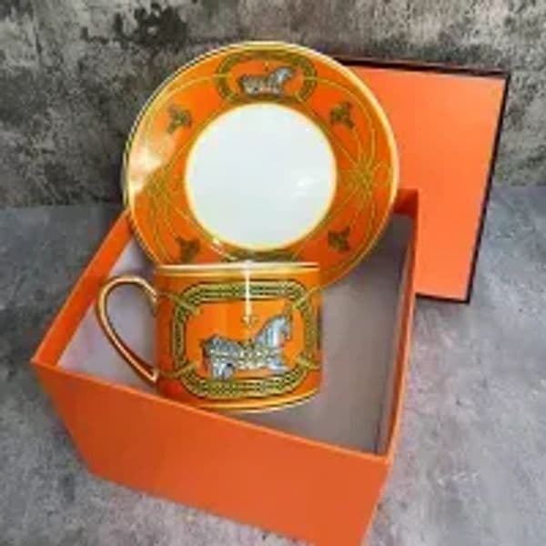 Fashion Designer mug luxury tea cup and stir fry dish 2 sets of exquisite bone china coffee, gold handle royal porcelain party coffee