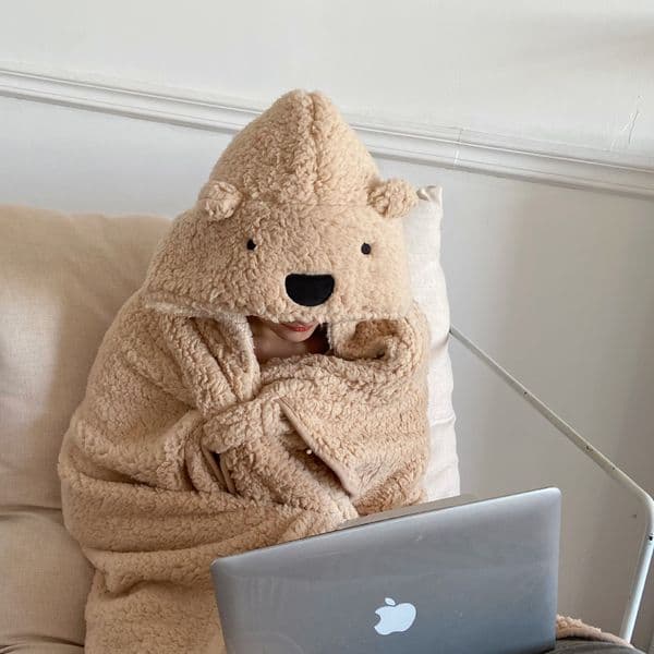 Hooded Throw Winter Bear Fleece Shawl Cloak Warm Blanket for Office Bedroom Living Room Wearable Soft Cute Blankets