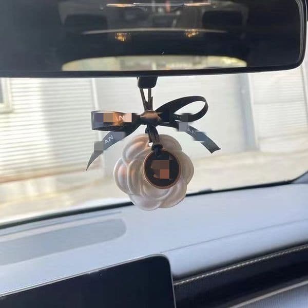 Wholesale Car wardrobe aromatherapy household camellia plaster pendant lasting wardrobe homemade incense flakes gift