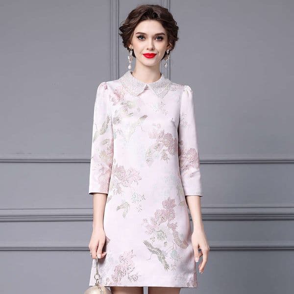 Autumn 2024 New Gold Thread Embroidered Jacquard Nail Bead High End Socialite Chinese Style Doll Neck Dress Bifurcated Pregnant Womens Dress Denim Dress