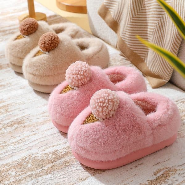 Winter new cartoon slippers women, with thick soles indoor use a sense of stepping on poop. Home fur for outdoor wear, warm and semi draggable cotton shoes