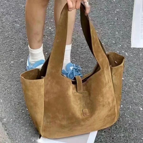 Simple bags tote suede handbags for woman gold plated buckle shoulder luxury designer bag charm high capacity classic te046 Y4