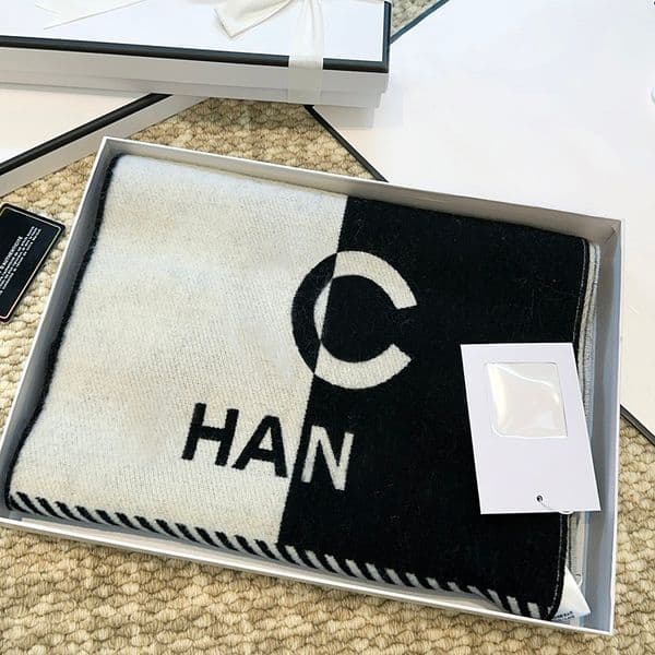 Vintage-Inspired Elegant Designer Scarves with Textured Letters Luxury Scarves by Top Brands Unisex Cashmere Wool Long Shawls Available in Classic Colorsww
