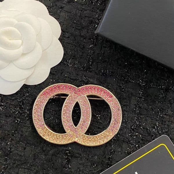 Classic Small Sweet Wind Simple Brand Designer Brooch Women Pearl Brooches Suit Pin Fashion Jewelry Clothing Accessories