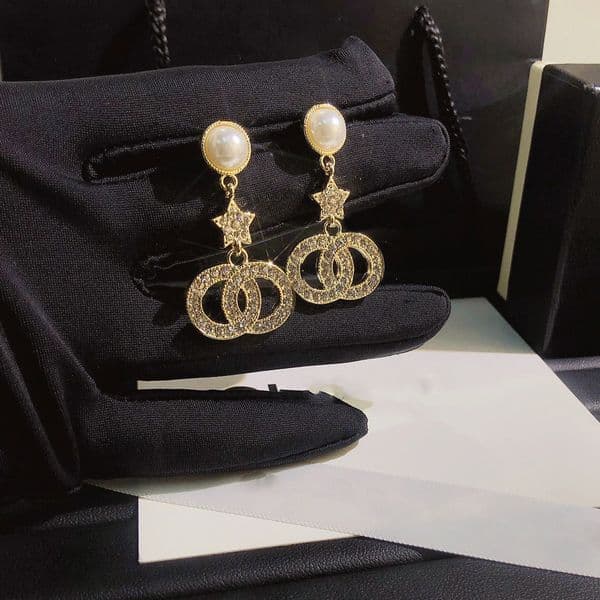 Classic Stud Earring Pearl Dangle Drop Letter Earrings Geometric Design Famous Famous Women Star Crystal Rhinestone Elegance Wedding Party Jewelry Accessories