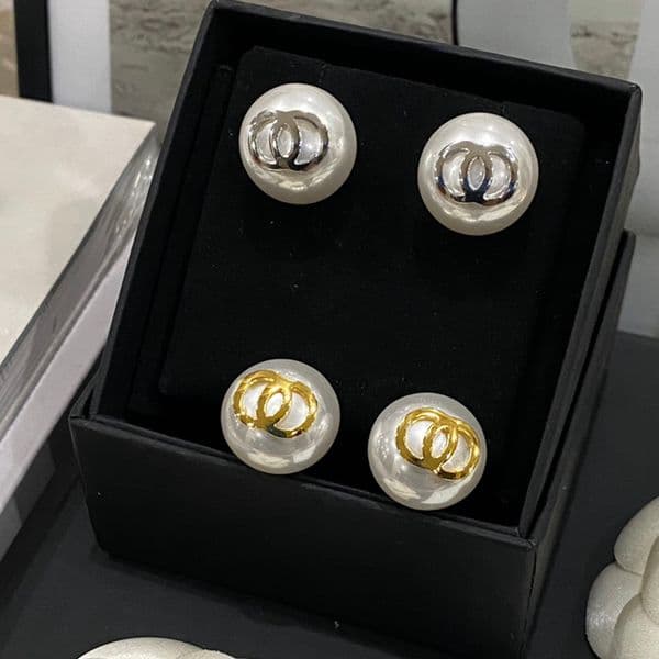 Round Designer Ear Stud Earrings High Quality Pearl Real Gold Brass Copper Stamp Letter Earring Fashion Womens Elegance Wedding Party Jewelry Accessories