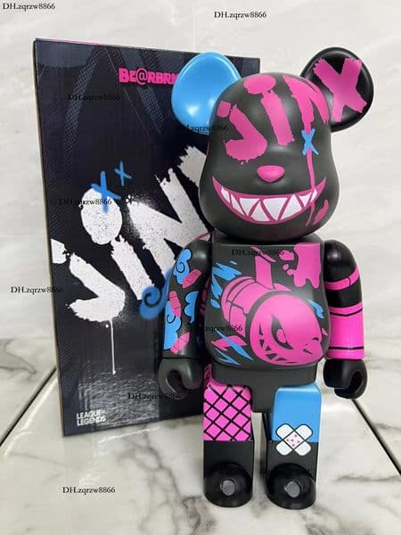 Wholesale of popular figurines and models, modern wine cabinet decorations and ornaments, anime and cartoon toys, festival and party gifts, high-quality doll