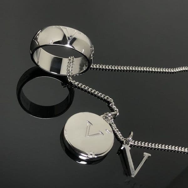 Designer's classic three piece ring necklace 2025 classic hot selling pendant necklace suitable for couples to wear and add charm