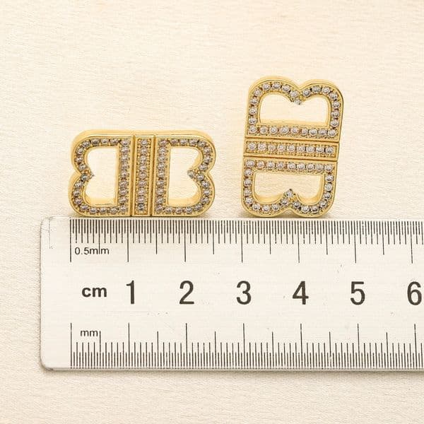 Stud Charm 18K Gold Plated Stud Earrings for Women Charm brand Letter Gift Circle Pendant Earrings Alloy Non Fading High Quality Jewelry Luxury Earring