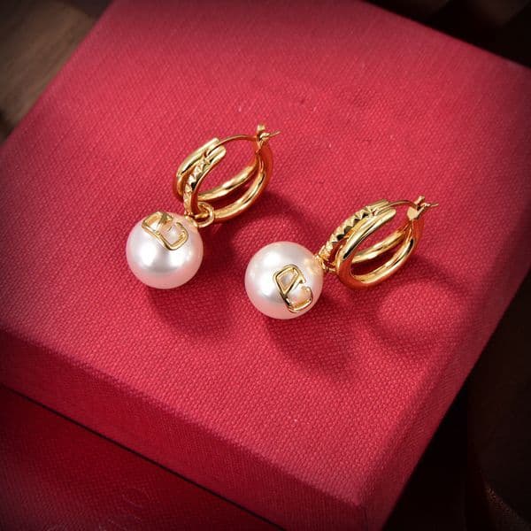 Designer Letter V pearl Stud Earring Valentinolies Earrings Women Tassel Love Internet Celebrity Female Jewelry Luxury 32223