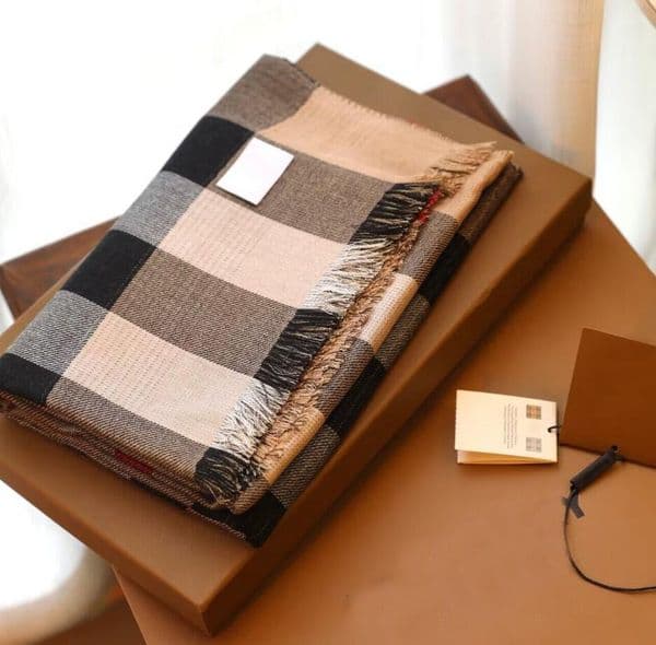 2024 French new fashionable men and women's fashionable cashmere material very easy to manage 2 colors