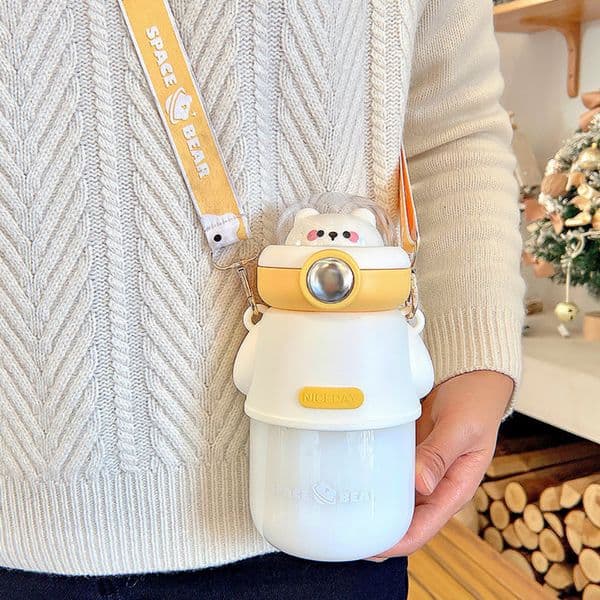 The latest 21OZ cute bear portable plastic straw coffee mug, many styles to choose from, support any logo customization