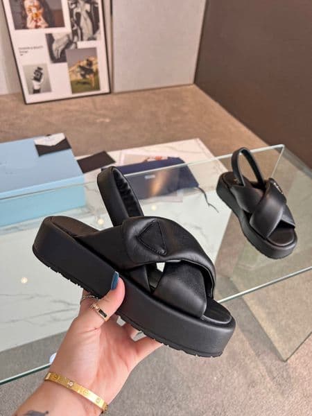 Quality Shoes New Designer Sandals Bread High Heel Slippers Women S Flat Head Open Toe Temperament Fashion Single Shoe Leather Flip Flops