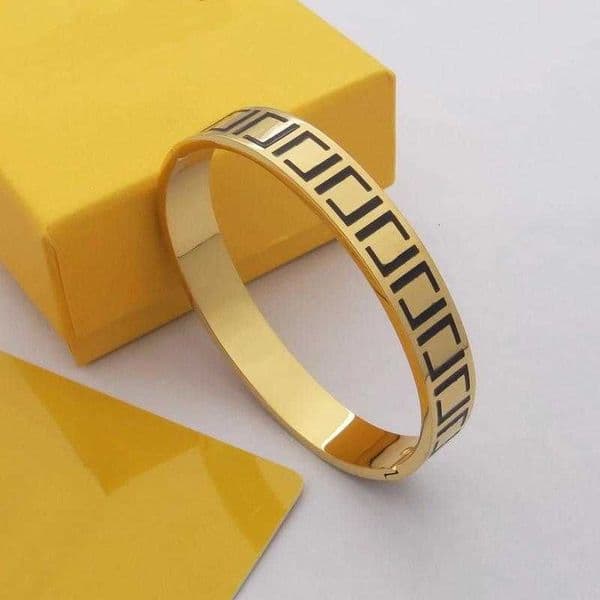 Bangle Europe America Top Designer Jewelry Lady Women Titanium Steel Black/White Enamel Engraved Letter 18K Gold Bangle Bracelet 4 Color-11