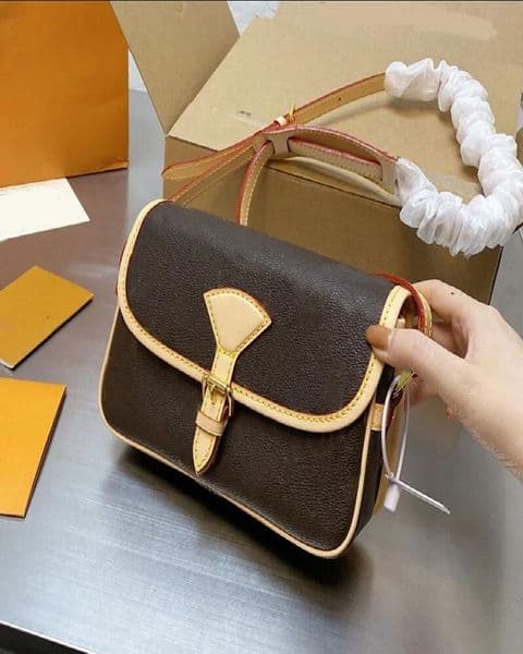 Women Evening Bags Messenger Bag Cross Body Crossbody Bags Flip L Wallet Discolored Cowhide Classic Letter Pattern Interior Zip Pocket